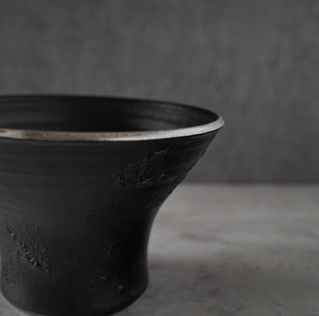 高見澤匠 黒磁/白金鉢 6号